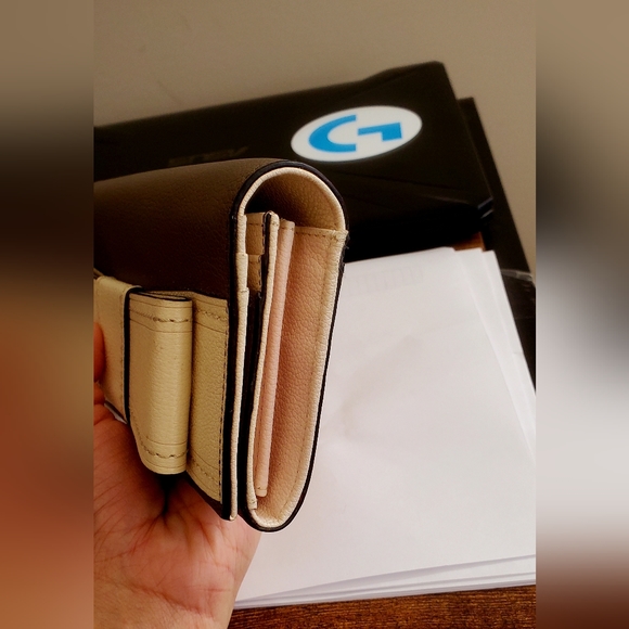 Kate Spade Bow Wallet - Picture 5 of 6